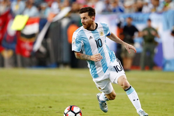5 trận đấu có thể đưa Messi chạm tay vào Quả bóng vàng 2017
